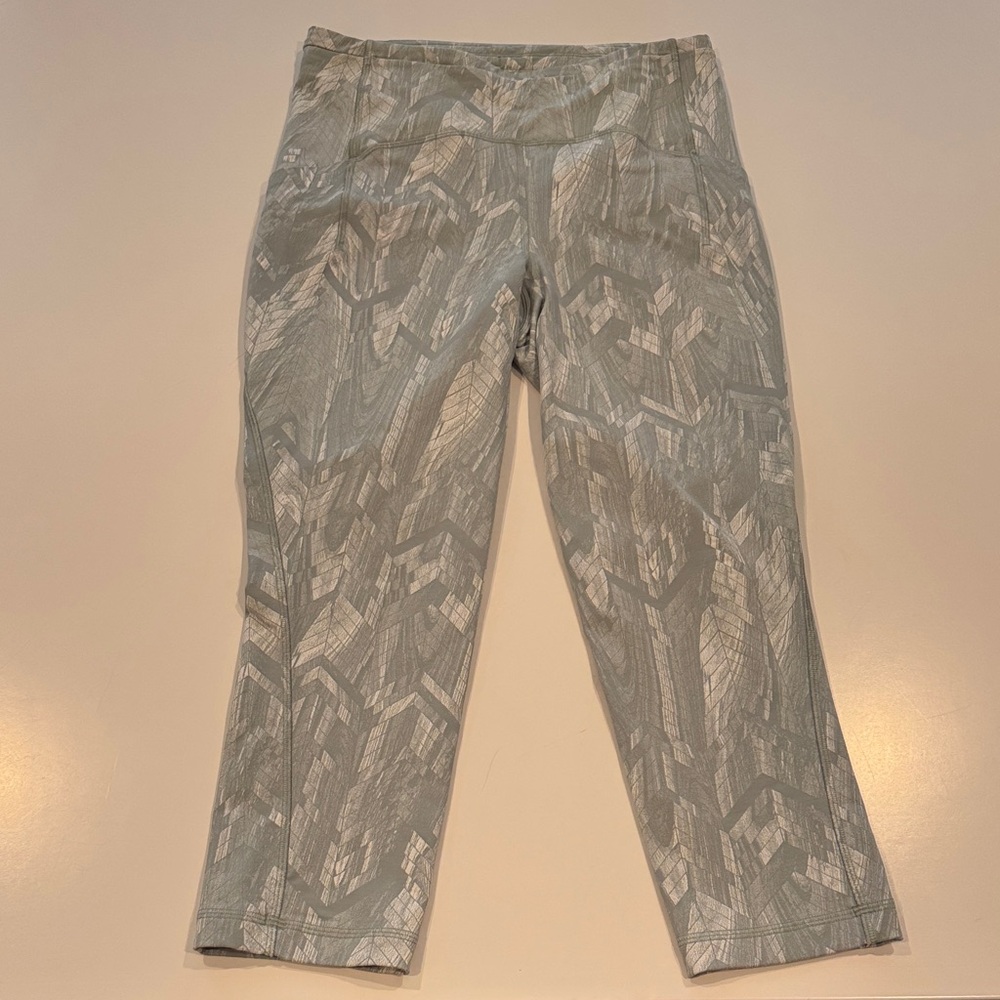 NWOT Lululemon Athletica Gray Patterned Cropped Pants